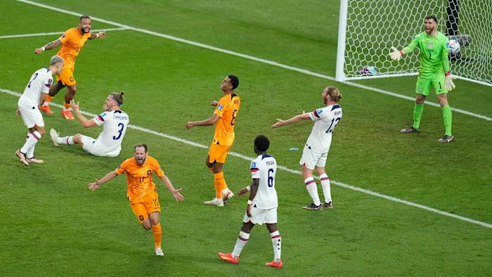 Daley Blind scores for the Netherlands vs. the USMNT at the World Cup